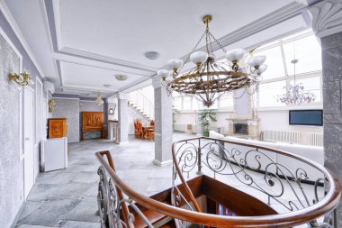 Modern bir evin içinde..