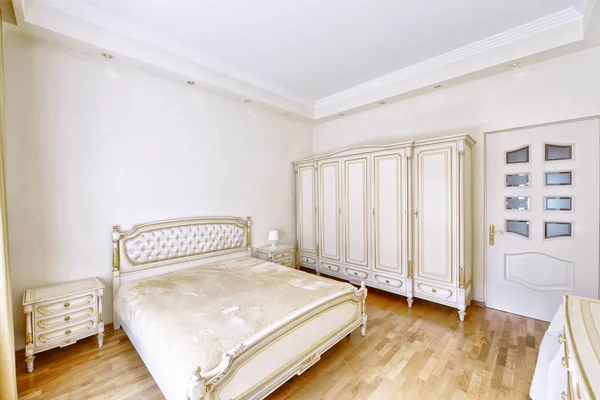 Klassische Schlafzimmereinrichtung Modernem Haus — Stockfoto