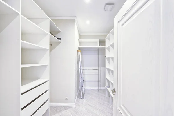 现代公寓室内白色 — 图库照片