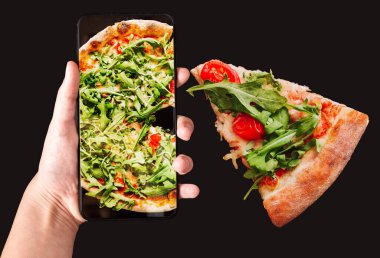 Cep telefonu uygulaması kullanarak pizza sipariş et. Çevrimiçi gıda dağıtım konsepti. Sanal gerçeklik