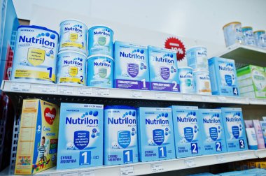 Unter saklamak tablo eczane arka plan raf ilaç tıbbi dükkanı eczane.