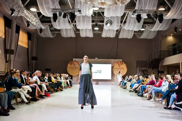 Ternopil Ukrajina Května 2018 Podolyany Návrháři Fashion Week Modely Chůze — Stock fotografie