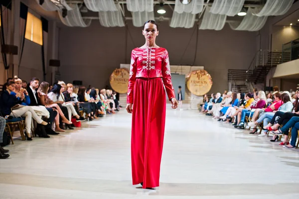Ternopil Ucraina Maggio 2018 Podolyany Designers Fashion Week Modelli Passerella — Foto Stock