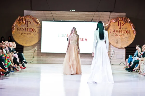Ternopil Ucrania Mayo 2018 Podolyany Designers Fashion Week Modelos Pasarela —  Fotos de Stock