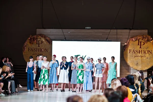 Tarnopol Ukraina Maja 2018 Podolyany Projektantów Fashion Week Prezentacja Projektanta — Zdjęcie stockowe