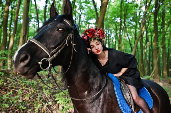 Mystical Girl Wreath Wear Black Horse Wood — Stock Photo, Image