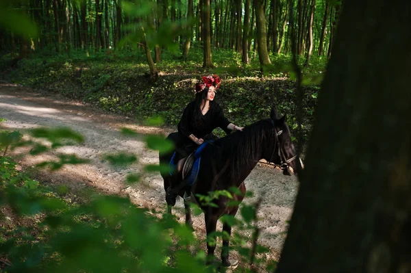 Mystical Girl Wreath Wear Black Horse Wood — Stock Photo, Image