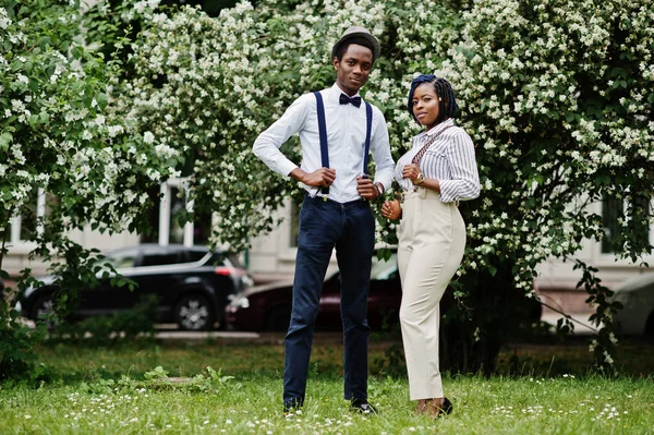 Elegante Pareja Afroamericana Negocios Posó Aire Libre — Foto de Stock