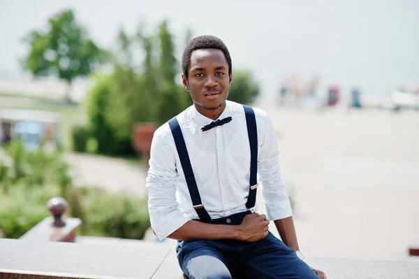 Stylischer Afrikanisch Amerikanischer Geschäftsmann Hose Mit Hosenträger Und Hemd Mit — Stockfoto