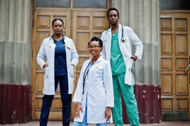 Grup Afrika doktorlar öğrenci Tıp Üniversitesi Açık yakınındaki.