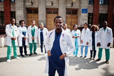 Grup Afrika doktorlar öğrenci Tıp Üniversitesi Açık yakınındaki.