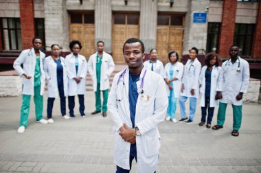 Grup Afrika doktorlar öğrenci Tıp Üniversitesi Açık yakınındaki.