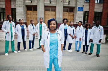 Grup Afrika doktorlar öğrenci Tıp Üniversitesi Açık yakınındaki.