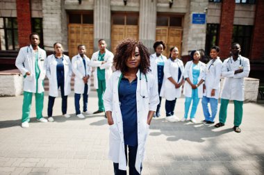 Grup Afrika doktorlar öğrenci Tıp Üniversitesi Açık yakınındaki.