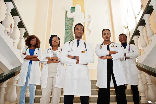 Skupina Studentů Afrických Lékařů Uvnitř Lékařské Univerzity — Stock fotografie