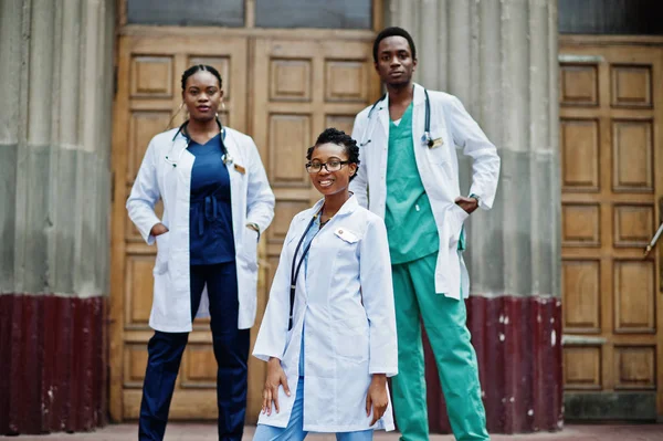 Grup Afrika doktorlar öğrenci Tıp Üniversitesi Açık yakınındaki.