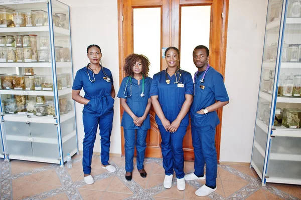 Grupo Médicos Africanos Estudiantes Dentro Universidad Medicina — Foto de Stock
