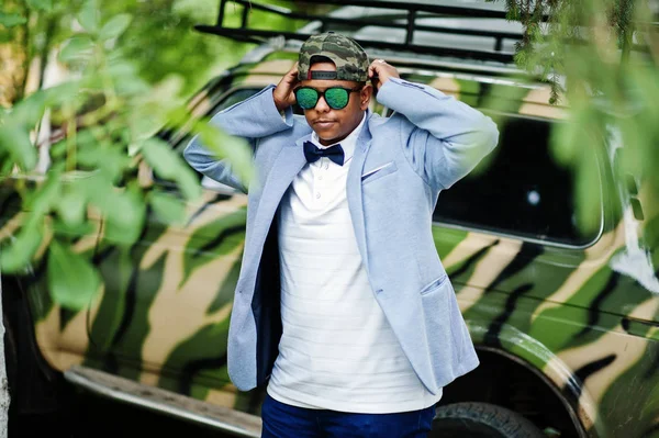 Pria Arab Dengan Kacamata Hitam Topi Dan Dasi Kupu Kupu — Stok Foto