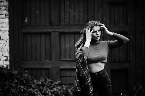 Modeporträt Von Rothaarigen Sexy Mädchen Freien Modell Attraktive Verführung Frau — Stockfoto