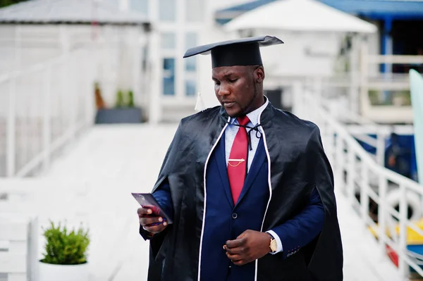 Africano Americano Feliz Exitoso Estudiante Sombrero Graduación — Foto de Stock