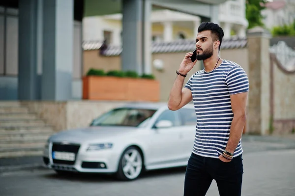 Gutaussehender Großer Arabischer Bart Mann Modell Mit Entkleidetem Hemd Posierte — Stockfoto