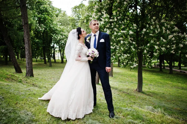 Gorgeous Happy Newly Married Couple Standing Green Park Wedding Day — Stock Photo, Image