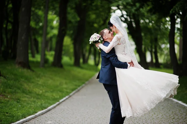 Romantic Newly Married Couple Dancing Park Wedding Day — Stock Photo, Image