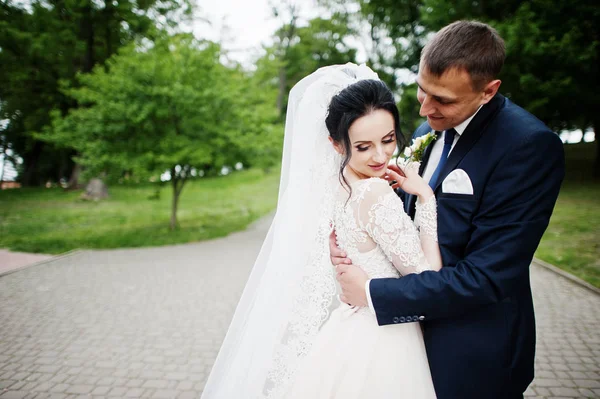 Gorgeous Happy Newly Married Couple Standing Green Park Wedding Day — Stock Photo, Image