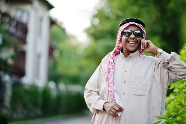 Médio Oriente Árabe Homem Negócios Posou Rua Com Óculos Sol — Fotografia de Stock