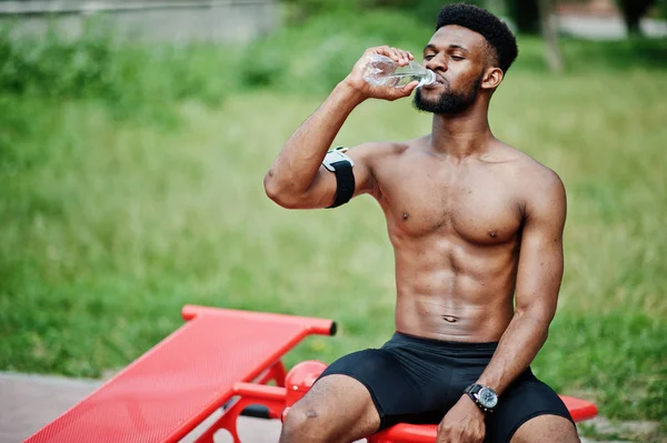 Atleta Masculino Afroamericano Sexy Deporte Torso Desnudo Hombre Con Caso — Foto de Stock