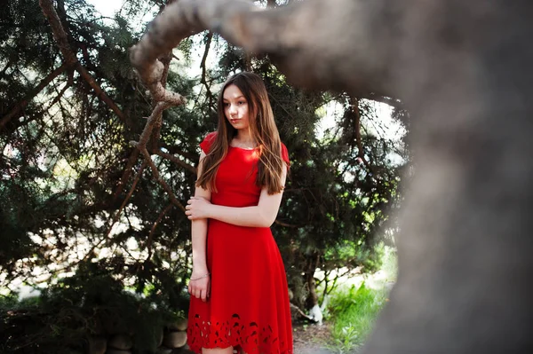 Menina Adolescente Vestido Vermelho Posou Livre Dia Ensolarado — Fotografia de Stock