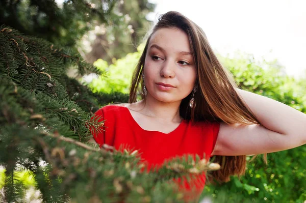 Menina Adolescente Vestido Vermelho Posou Livre Dia Ensolarado — Fotografia de Stock