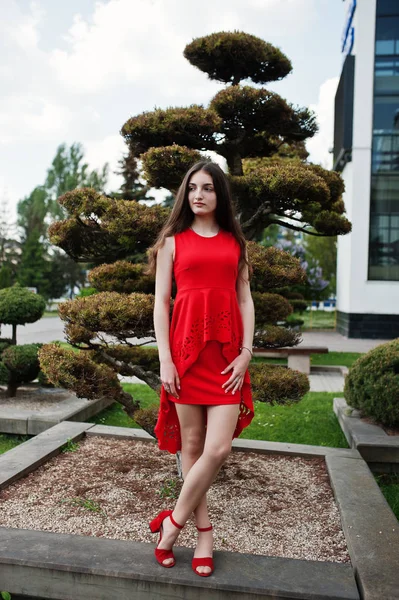 Adolescente Chica Vestido Rojo Posó Aire Libre Día Soleado —  Fotos de Stock