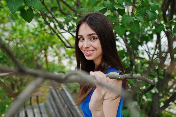 Menina Adolescente Vestido Azul Posou Livre Dia Ensolarado — Fotografia de Stock