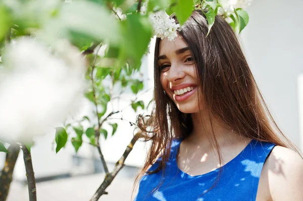 Adolescente Robe Bleue Posée Plein Air Journée Ensoleillée — Photo