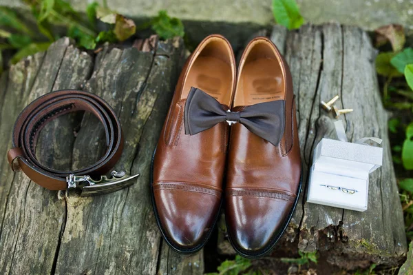 Close Photo Groom Shoes Cufflinks Belt Bow Tie Wooden Surface — Stock Photo, Image
