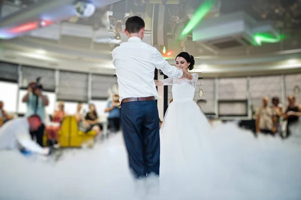 Romantic Newly Married Couple Performing First Dance Restaurant Heavy Smoke — Stock Photo, Image