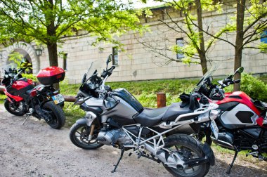 Zolochiv, Ukrayna - 24 Temmuz 2018: Yakın çekim fotoğraf hızlı spor motosiklet Bmw sokakta.