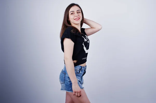 Retrato Uma Menina Atraente Shirt Preta Dizendo Lol Jeans Shorts — Fotografia de Stock