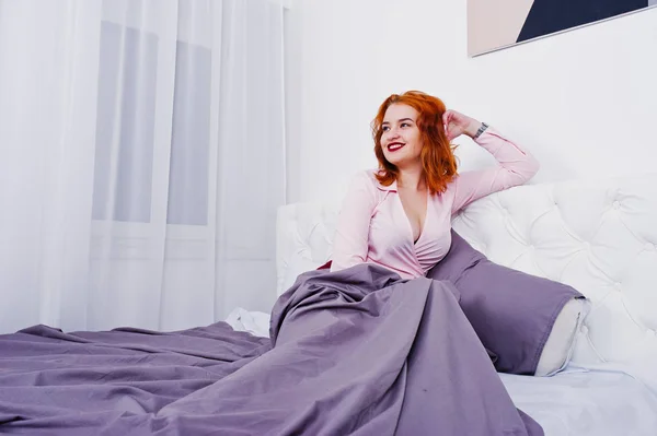 Portrait Attractive Redheaded Girl Laying Bed Covering Herself Purple Blanket — Stock Photo, Image