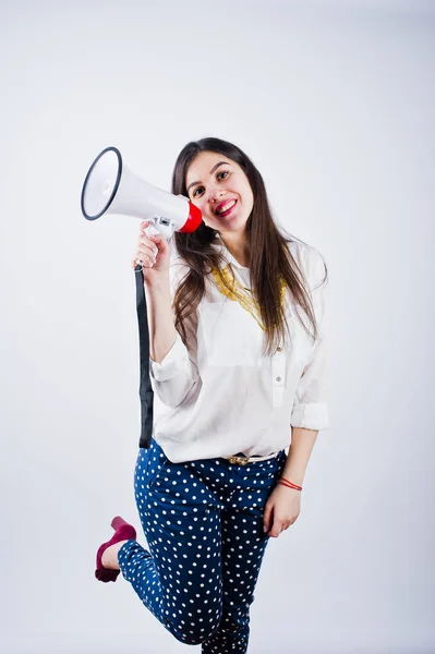 Retrato Una Joven Pantalones Azules Blusa Blanca Posando Con Megáfono — Foto de Stock