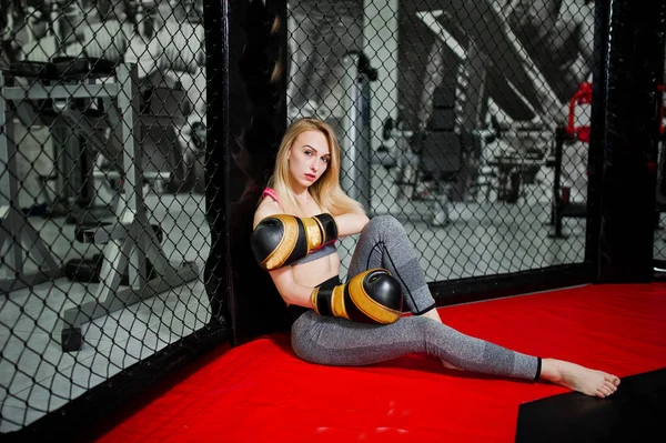 Sexy Sport Blond Meisje Bokser Die Gesteld Zijn Ring Fit — Stockfoto