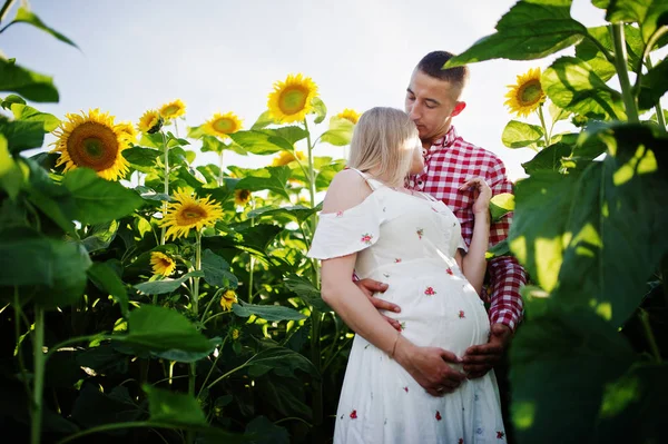 Pregnant Couple Sunflowers Field Happy Moments Pregnancy — Stock Photo, Image