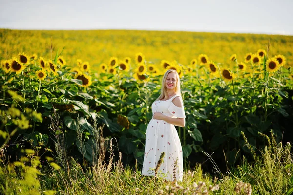 Blonde Pregnant Mother Sunflowers Field Happy Moments Pregnancy — Stock Photo, Image