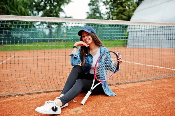 Sportieve Meisje Speler Met Tennisracket Tennisbaan — Stockfoto