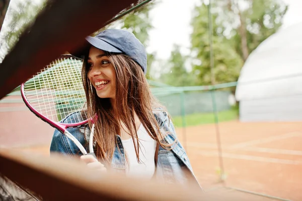 Joven Deportista Con Raqueta Tenis Pista Tenis — Foto de Stock