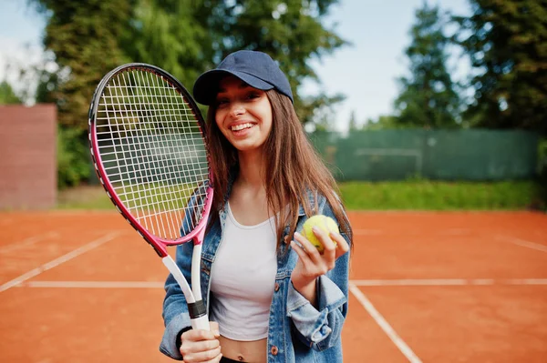 Joven Deportista Con Raqueta Tenis Pista Tenis — Foto de Stock