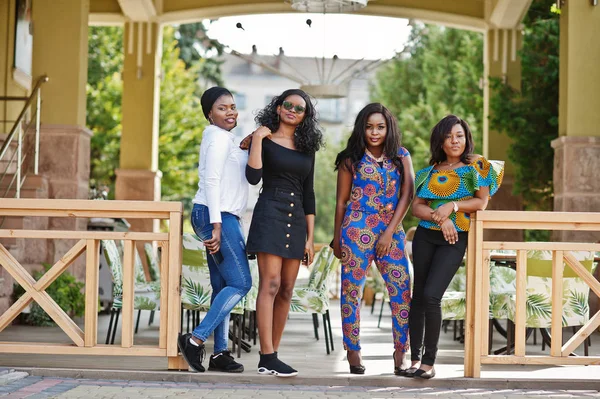 Csoport Négy Afro Amerikai Lányok Jelentett Ellen Város Étterem Nyári — Stock Fotó
