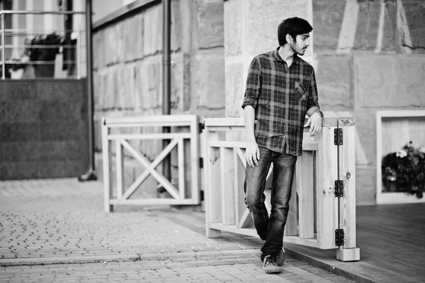 Young Indian Student Man Red Checkered Shirt Jeans Posed City — Stock Photo, Image