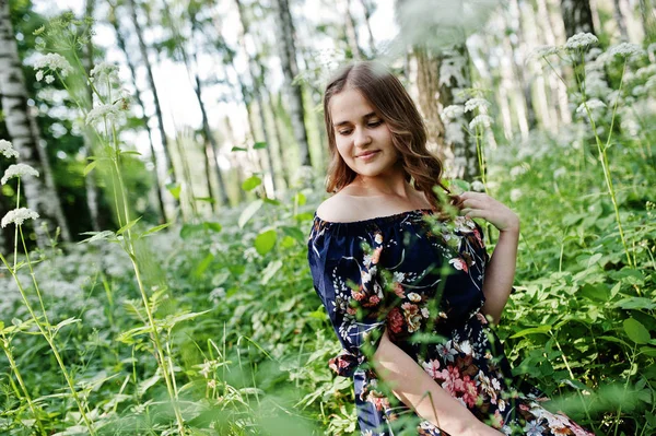 Retrato Una Fabulosa Joven Vestido Bonito Con Peinado Rizado Elegante —  Fotos de Stock